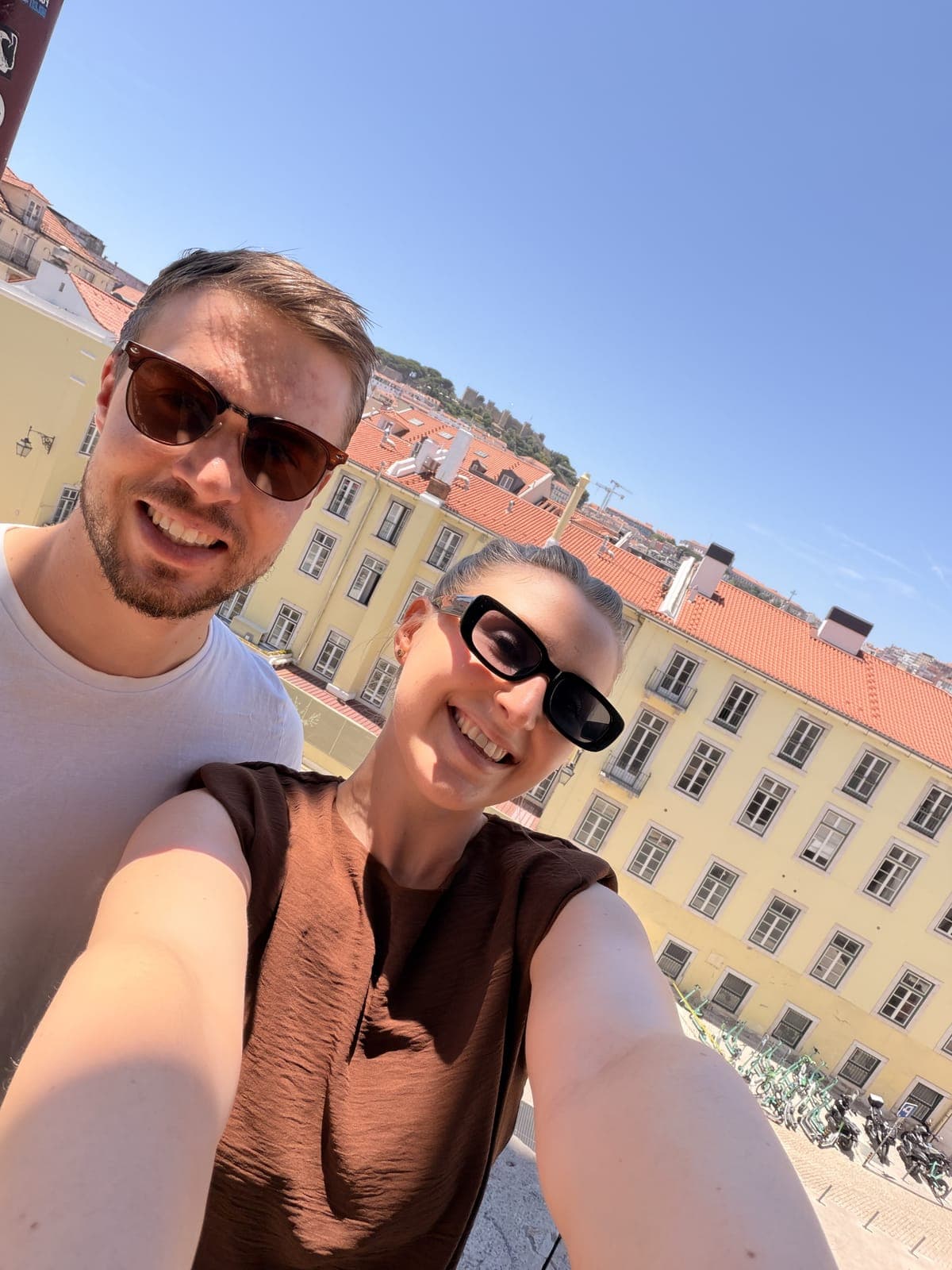 Selfie über den Dächern auf den Azoren
